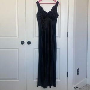 Steppin Out Dresss Velvet &‎ Satin